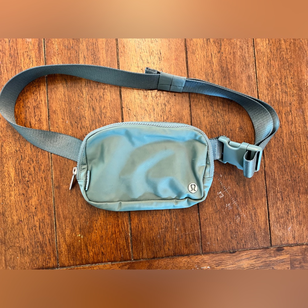 Lululemon Everywhere Belt Bag